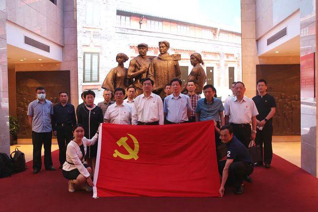 民警火速寻找 巨款物归原主