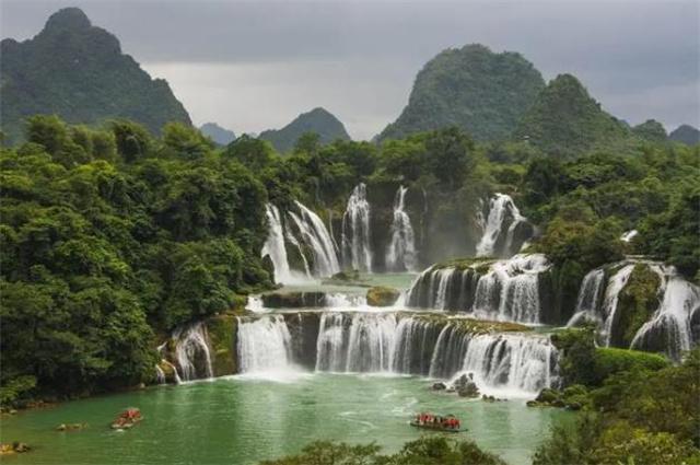 相亲男没谈过恋爱，他第一次亲我，接吻了三个小时，他这是寂寞空虚，还是喜欢我？游戏画面